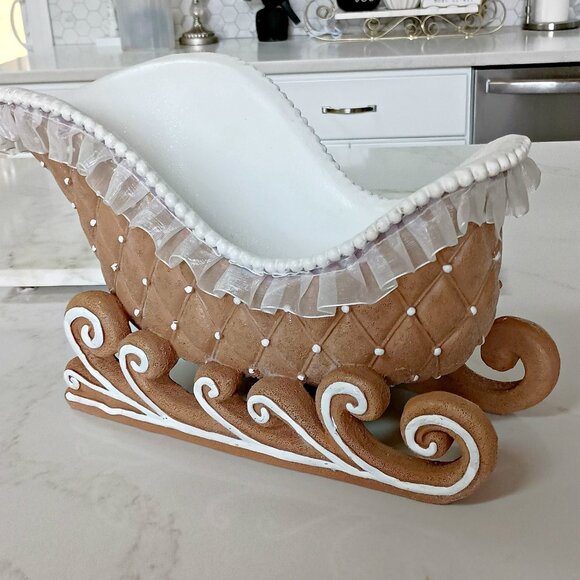 NEW! EXQUISITE GINGERBREAD SLEIGH DECOR - Picture 1 of 5